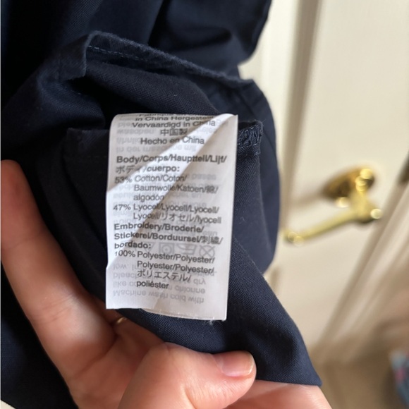 Adorable J.Crew navy flutter-sleeve embroidered top - size S - Picture 6 of 6